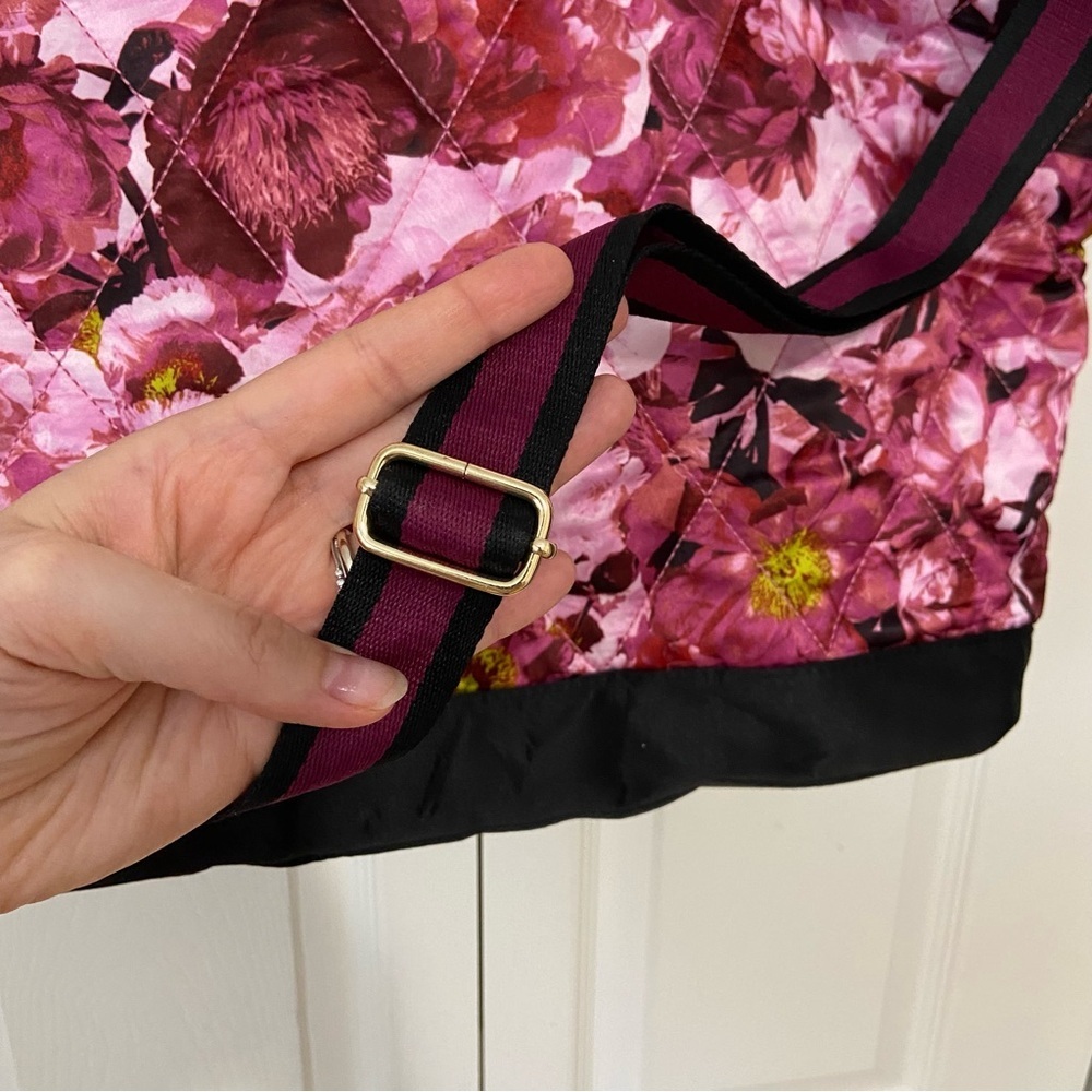 Victoria’s Secret NWT Satin Floral Quilted Weekender Tote Bag Purse Crossbody - Picture 5 of 8